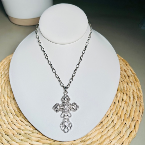 Beautiful Ornate Crystal Filigree Cross Necklace - Picture 4 of 11
